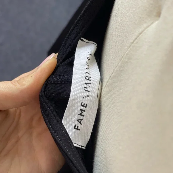 Fame & Partners Long Sleeve Tie Back Midi Dress Black
Bodycon - Picture 5 of 6